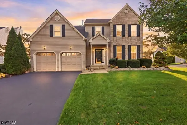 17 Windsor Ln, Lopatcong Twp., NJ 08865