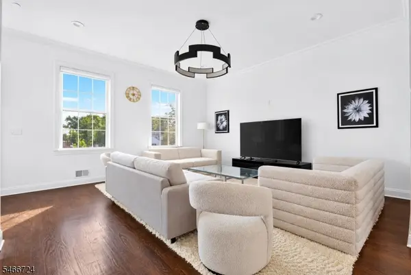 18 Parkside Ln, Teaneck Twp., NJ 07666