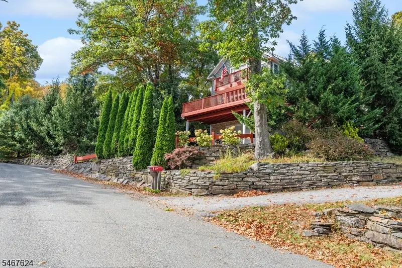 234 Point Breeze Dr, Upper Greenwood Lake, NJ 07421 - #3