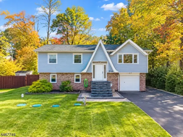 13 Adelphi Trl, Hopatcong Boro, NJ 07843