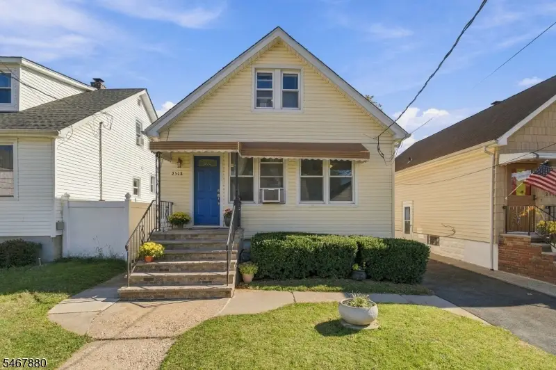2518 Ogden St, Linden, NJ 07036 - #1