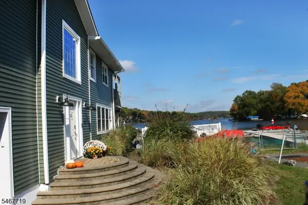 25 Waterside Dr, Jefferson Twp., NJ 07849