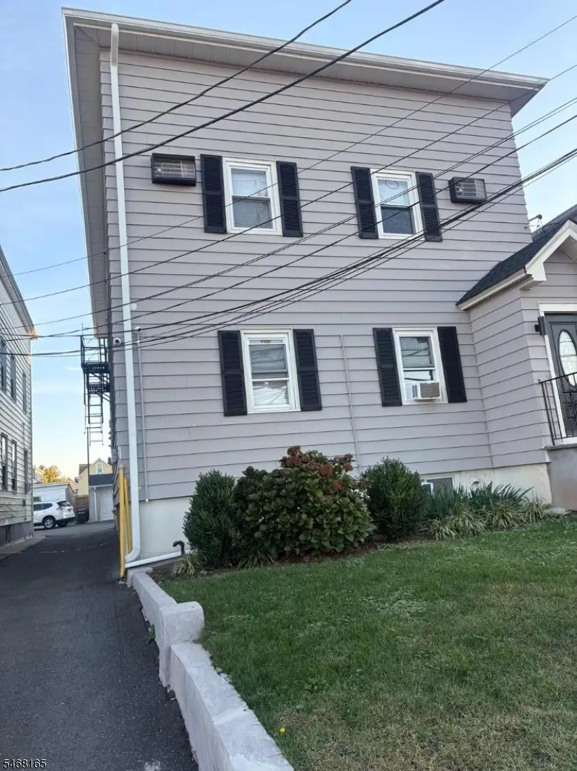 812 W Grand St, Elizabeth, NJ 07202 - #3