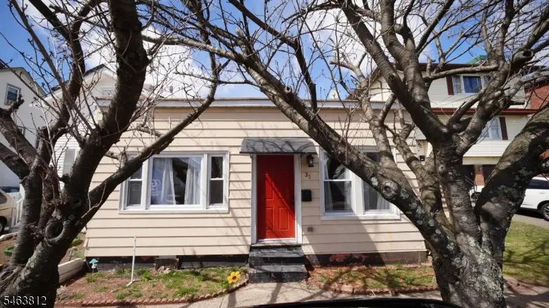 31 Kossuth St, Haledon, NJ 07508 - #2