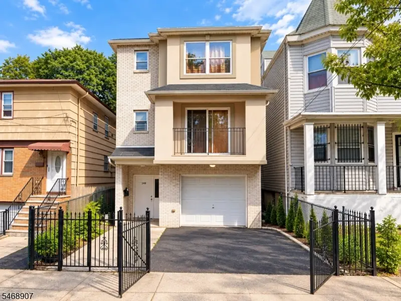 190 Smith St, Newark, NJ 07106 - #1