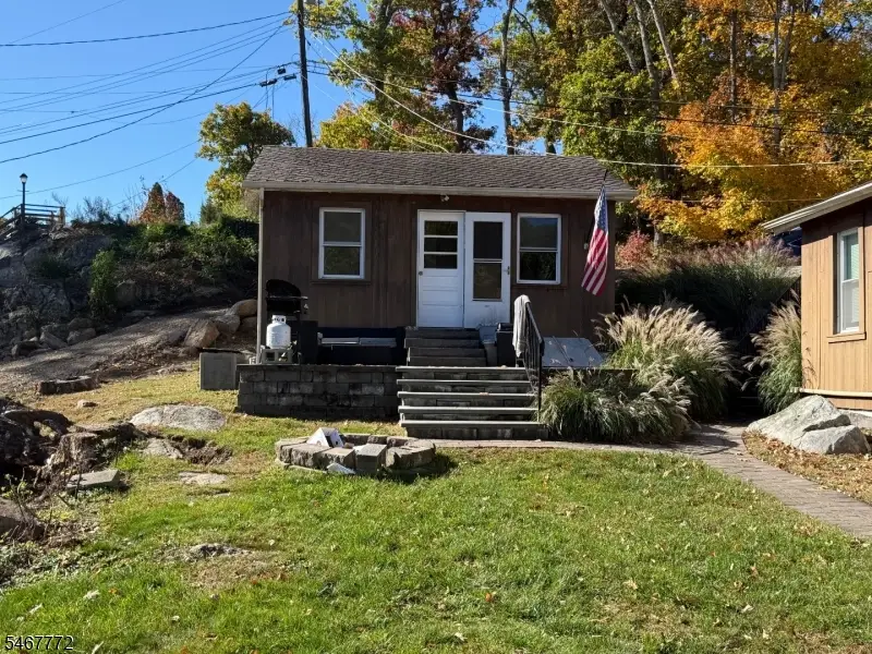 8 Hilltop Rd, Hopatcong, NJ 07821 - #2