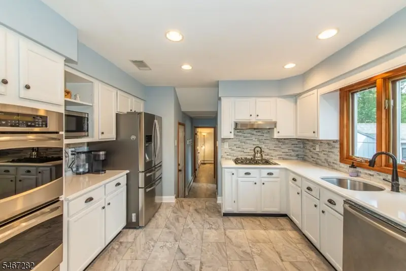 12 Kristen Dr, Succasunna, NJ 07876 - #3
