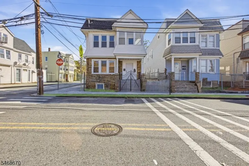 354 Clinton Pl, Newark, NJ 07112 - #1