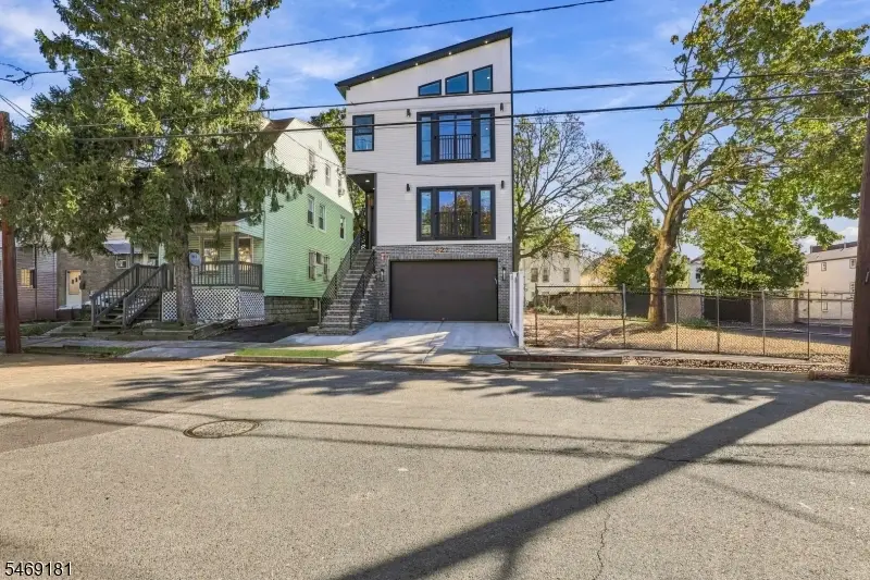 822 S 20th St, Newark, NJ 07108 - #1