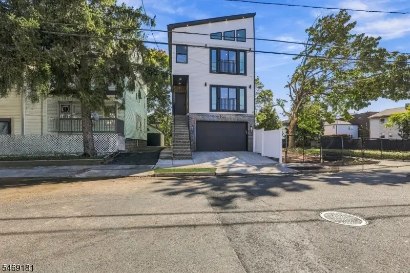 822 S 20th St, Newark, NJ 07108 - #3