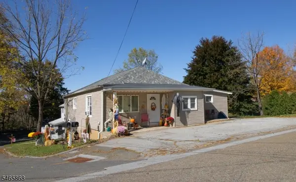 22 King Cole Rd, Hamburg Boro, NJ 07419
