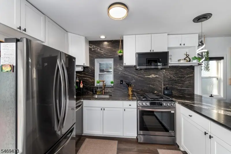 59 Fairview Dr, Upper Greenwood Lake, NJ 07480 - #3