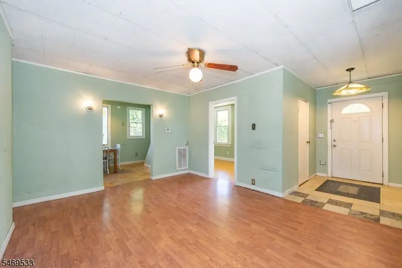 18 Riverside Dr, Oakland, NJ 07436 - #3