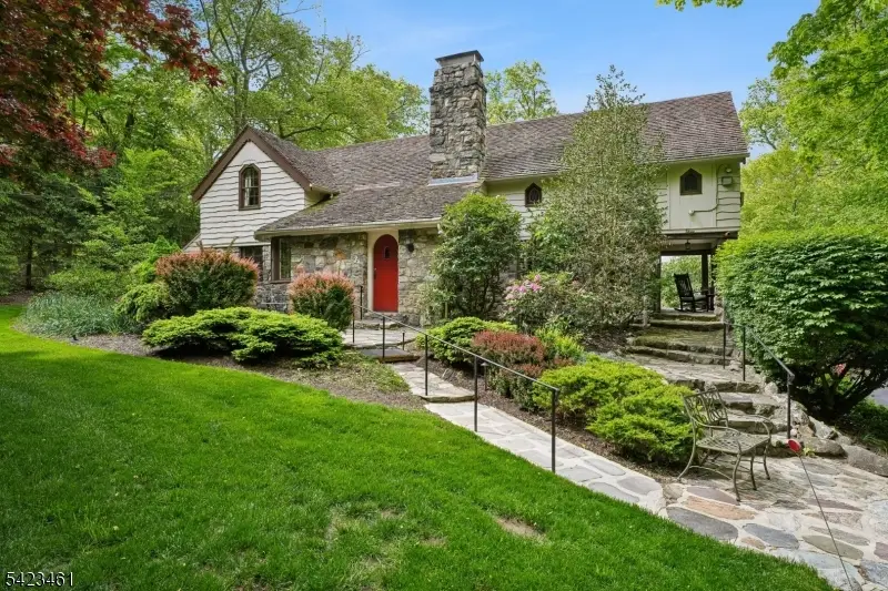3 Lenape Dr, Montville, NJ 07045 - #3