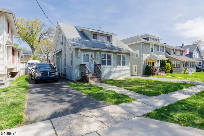 427 Robins St, Roselle, NJ 07203 - #3