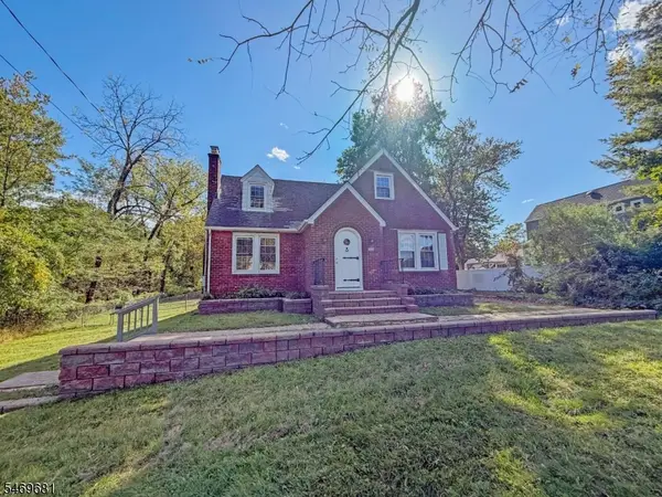 98 Troy Rd, East Hanover Twp., NJ 07936