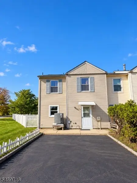 124 Redbud Rd, Piscataway Twp., NJ 08854