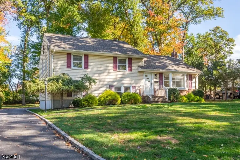 33 Weaver Pl, East Hanover, NJ 07936 - #1