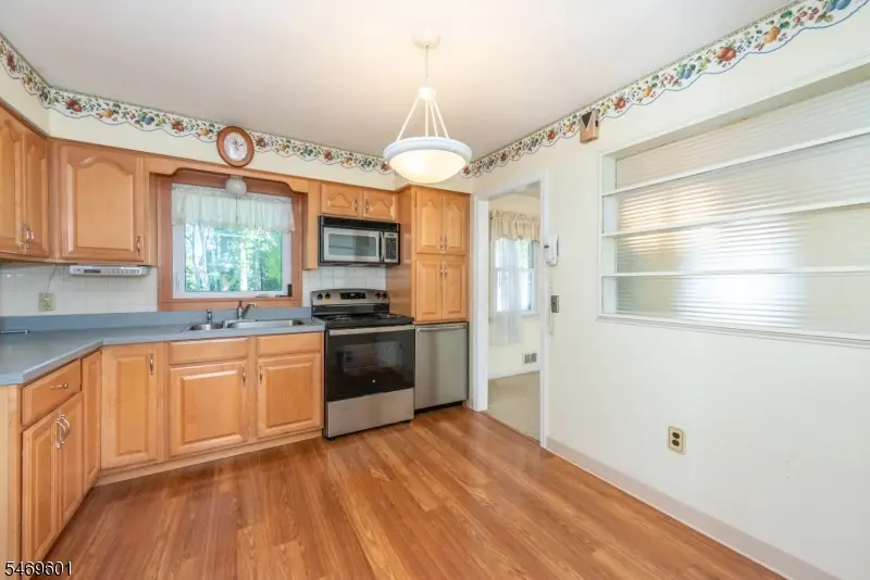33 Weaver Pl, East Hanover, NJ 07936 - #3