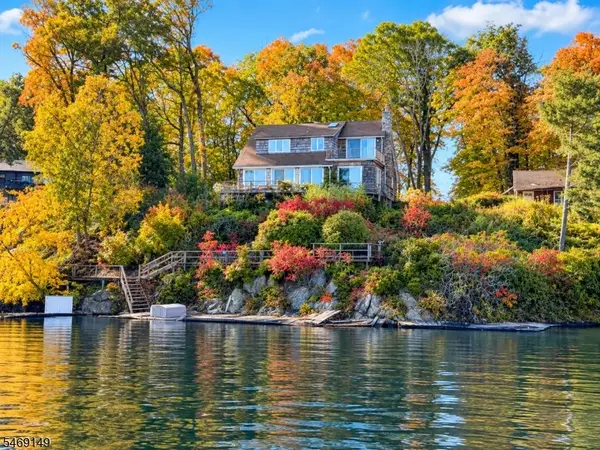 33 Oakdale Ave, Hopatcong Boro, NJ 07843
