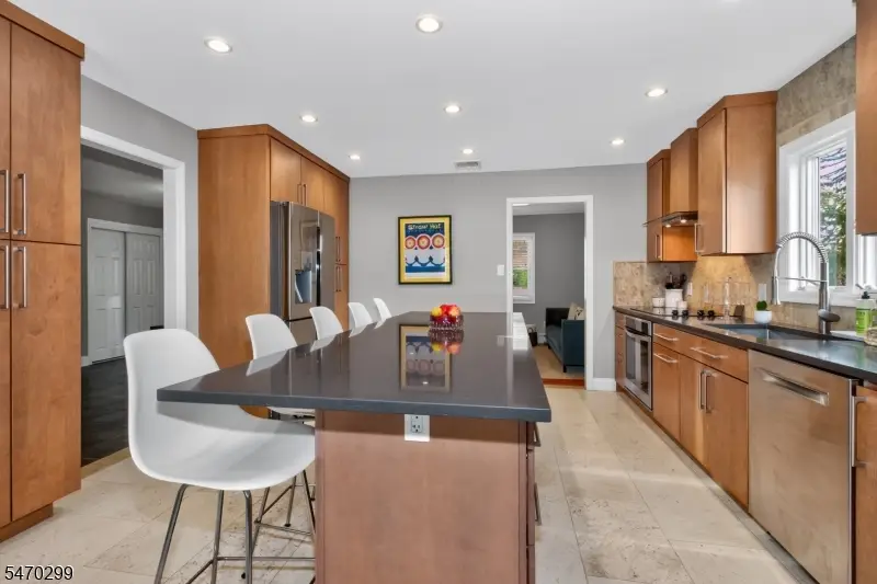 8 Trowbridge Rd, Morris Plains, NJ 07950 - #3