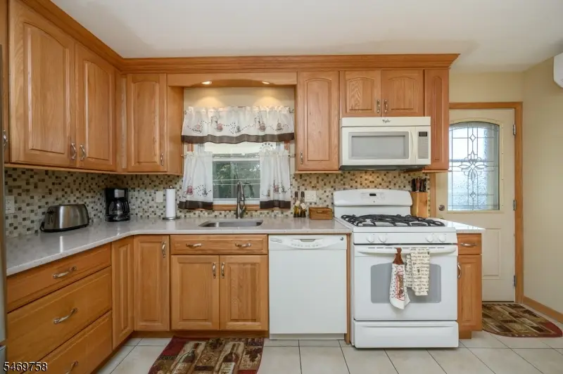 88 Echo Pl, Elmwood Park, NJ 07407 - #3