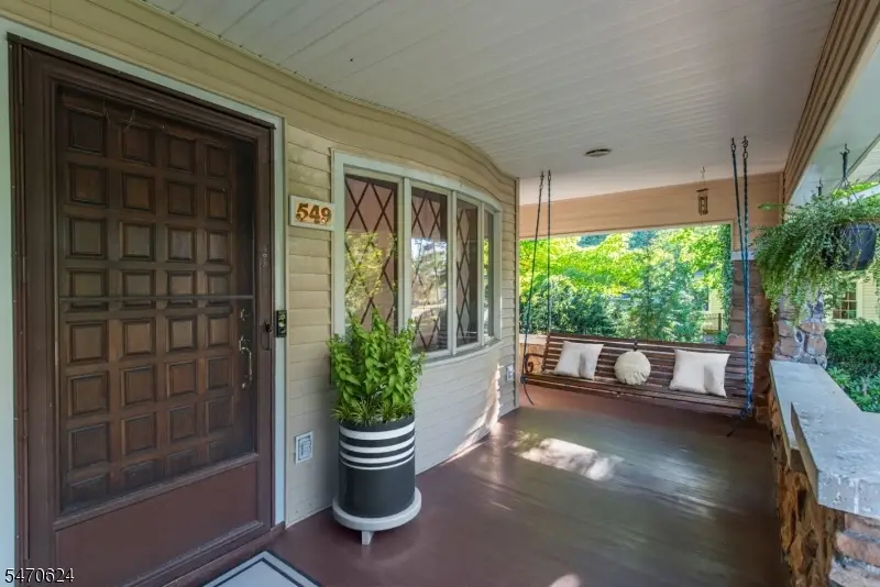 549 Woodland Ave, Mountainside, NJ 07092 - #2