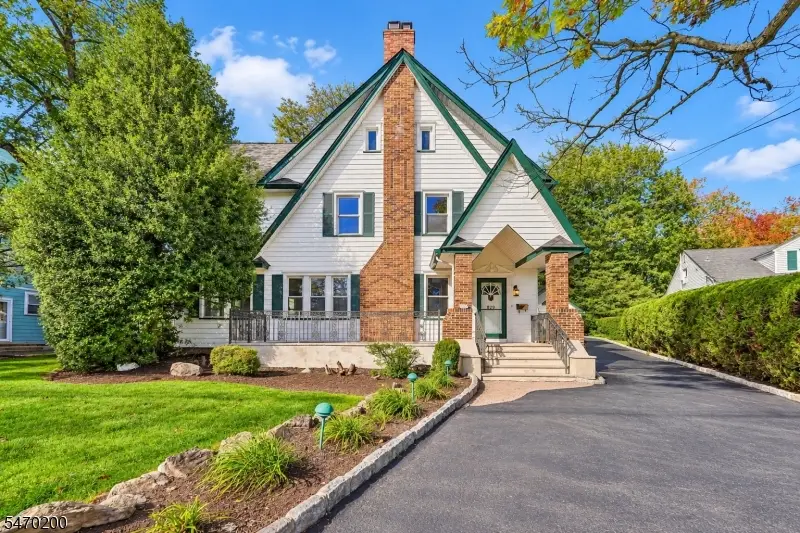 829 Mountain Ave, Westfield, NJ 07090 - #1
