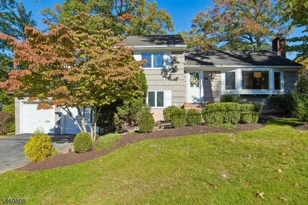 38 W Lawn Rd, Livingston Twp., NJ 07039
