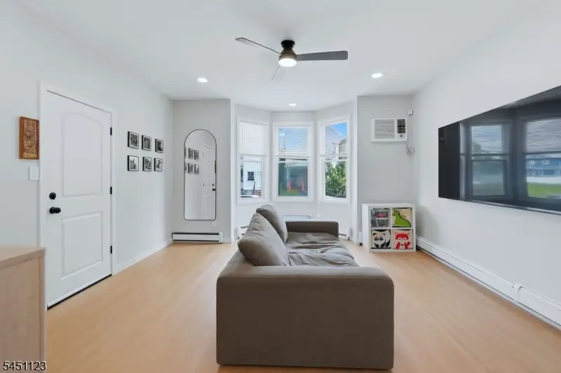 42 Lawrence St, Bloomfield, NJ 07003 - #3