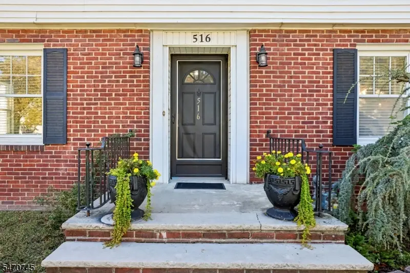 516 Twin Oaks Rd, Union, NJ 07083 - #2