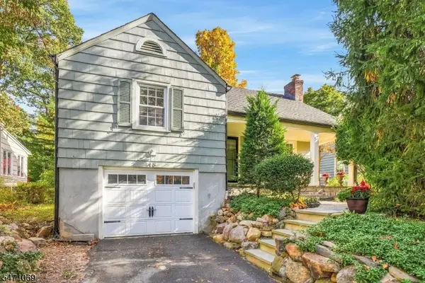 48 Freeman St, Roseland Boro, NJ 07068