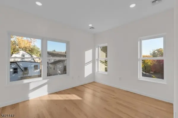 896 South 19th St, Newark City, NJ 07108