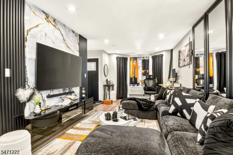 320 E 32nd St, Paterson, NJ 07504 - #3