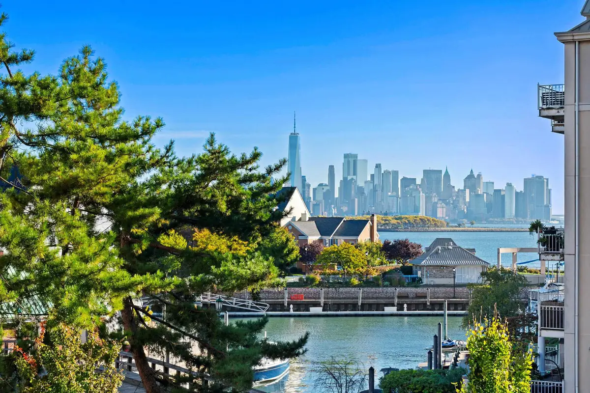 208 SHEARWATER CT WEST #37, Jersey City, NJ 07305 - Image #1