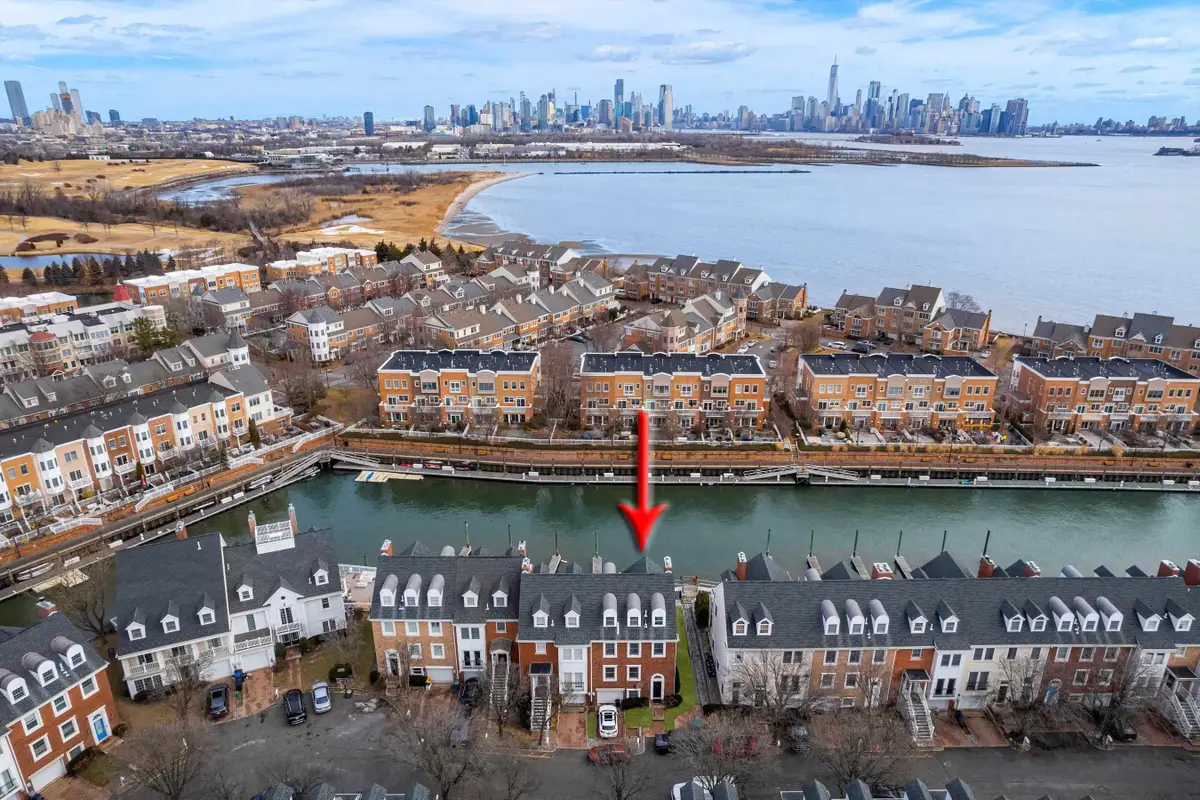 10 HALF MOON ISLE #10, Jersey City, NJ 07305 - Image #1