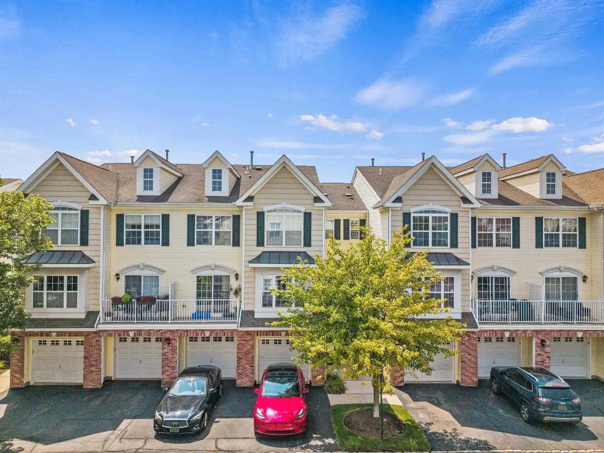 32 MARINA DR, Bayonne, NJ 07002 - #1