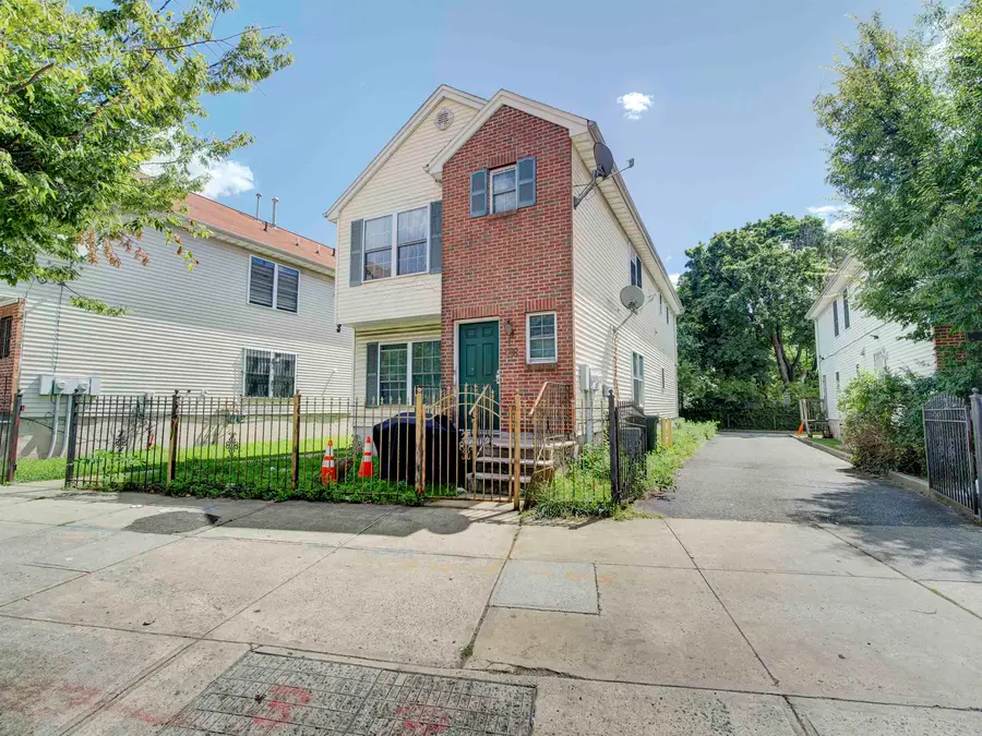 418 OCEAN AVE, Jersey City, NJ 07305 - Image #2