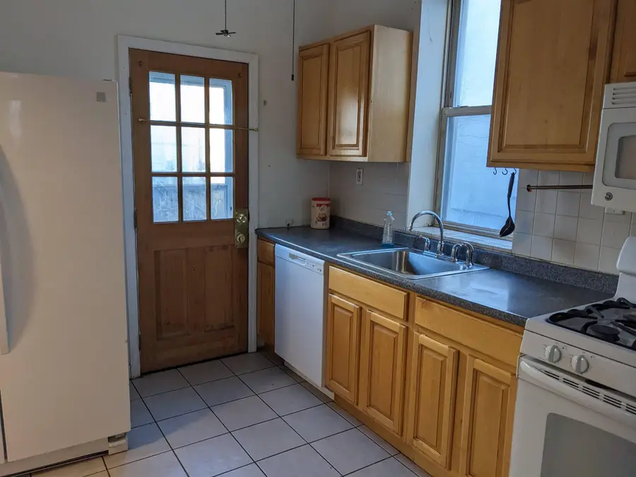 32 STORMS AVE, Jersey City, NJ 07306 - Image #2