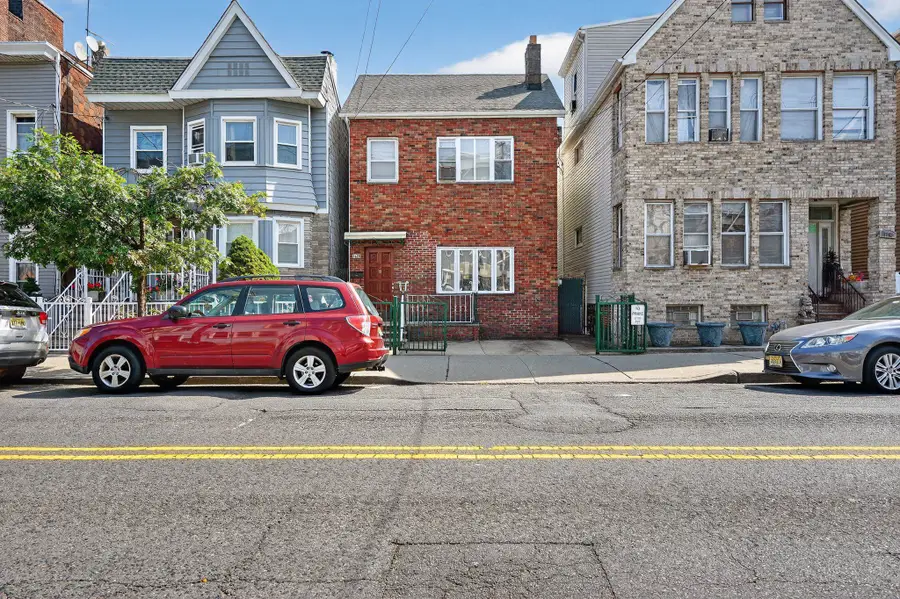 1018 SUMMIT AVE, Jersey City, NJ 07307 - Image #2