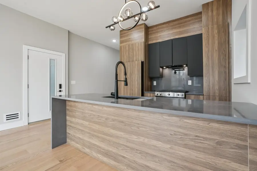 68 THORNE ST #1, Jersey City, NJ 07307 - Image #2