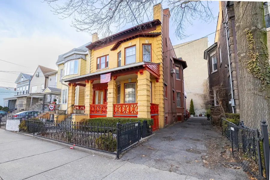 895 SUMMIT AVE, Jersey City, NJ 07307 - Image #2