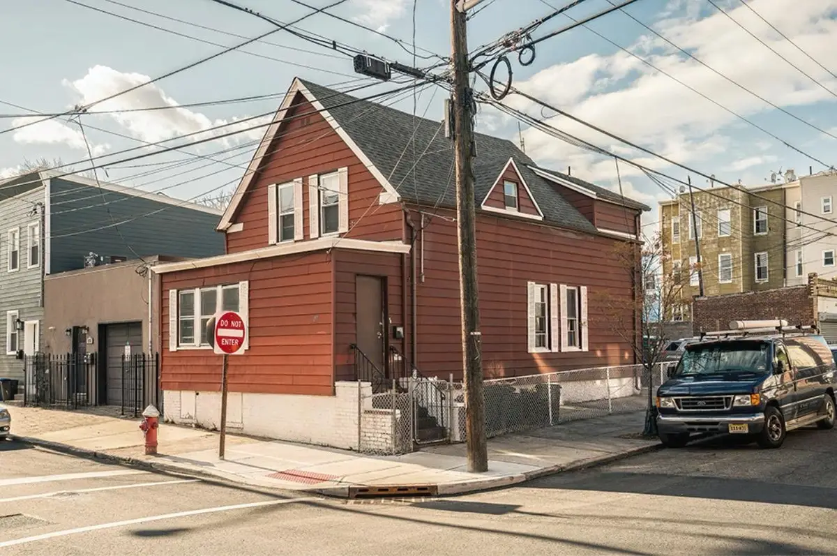 117 SHERMAN AVE, Jersey City, NJ 07307 - Image #1