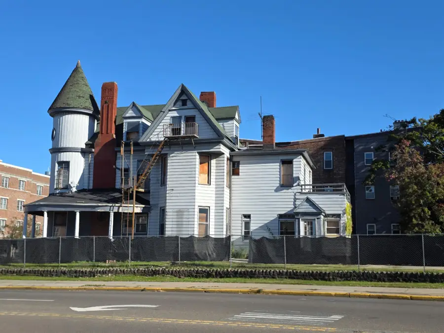 815 MONTGOMERY ST, Jersey City, NJ 07306 - Image #2