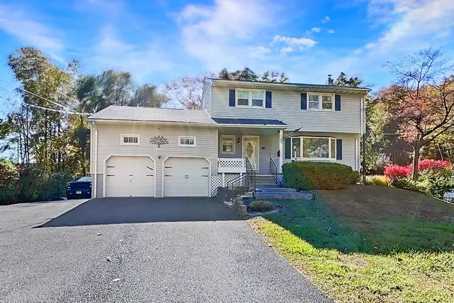 54 Mapledale Ave, Succasunna, NJ 07876-1647 - Image #3