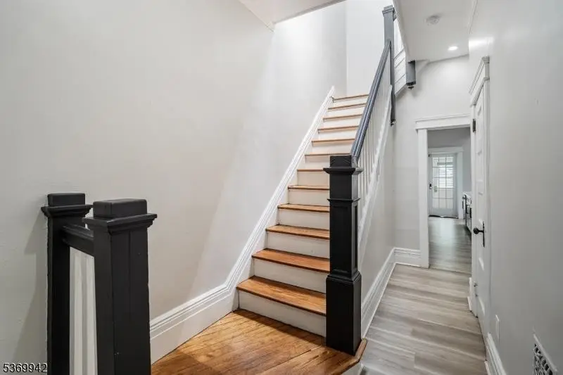 257 WOODLAWN AVE, Jersey City, NJ 07305 - #2