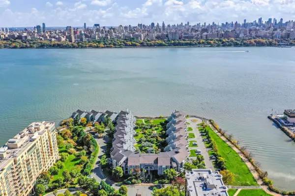 14A RIVERVIEW CIRCLE #14A, North Bergen, NJ 07047