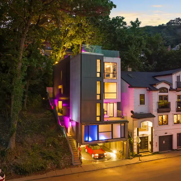 1076 RIVER RD, Edgewater, NJ 07020