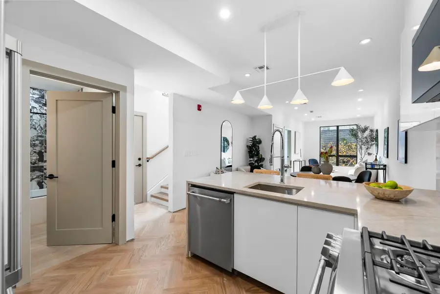 392 1ST ST #2, Jersey City, NJ 07302 - Image #3