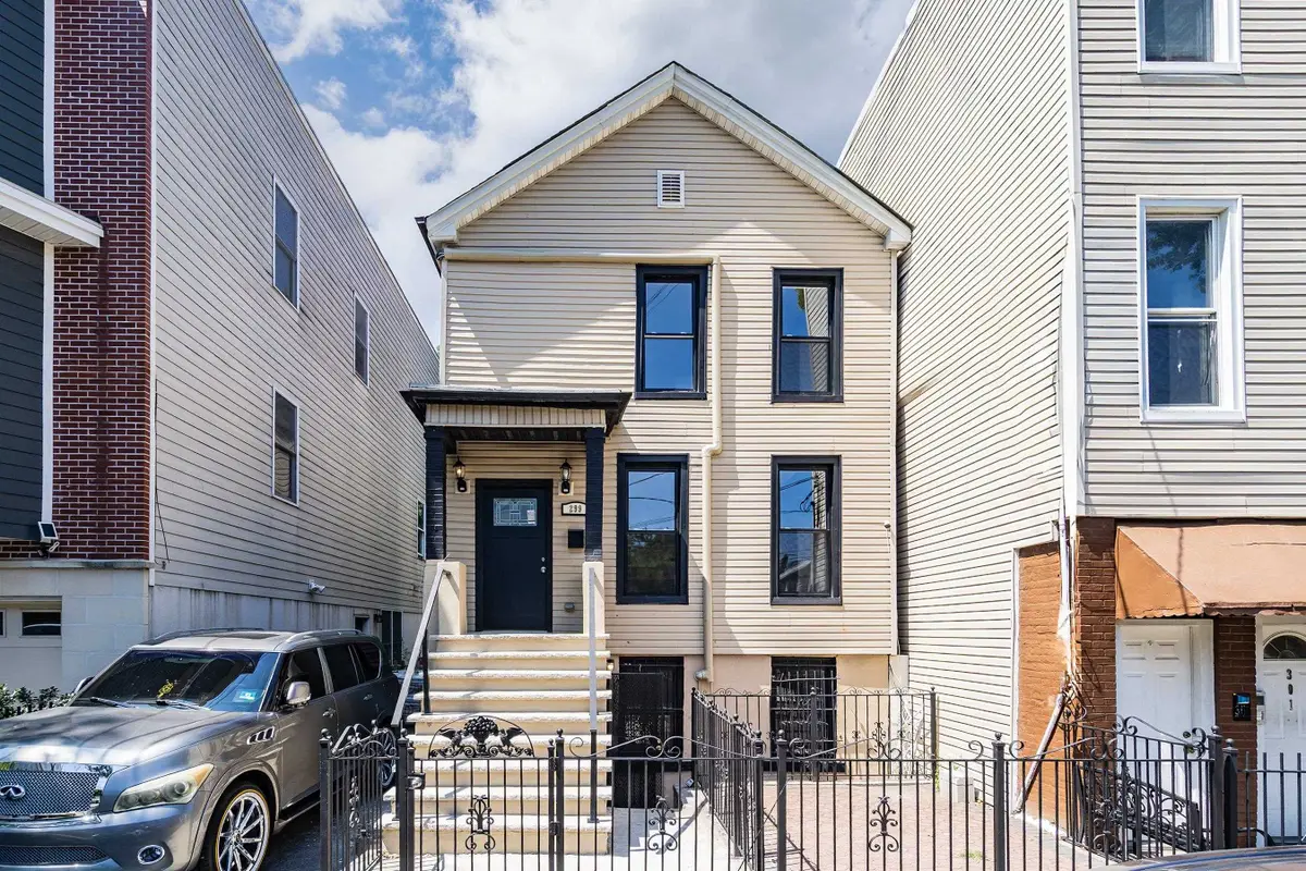 299 HALLADAY ST, Jersey City, NJ 07304-3701 - Image #1